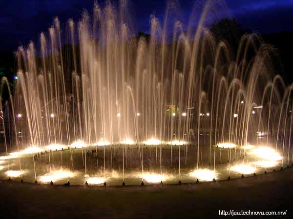 http://www.jawish.org/blog/uploads/india-mysore-fountain.jpg
